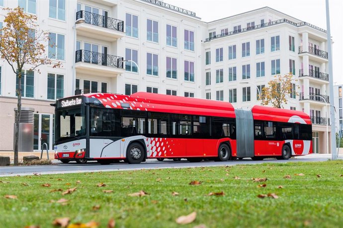 Archivo - Economía.- CAF gana un contrato de 100 millones de euros para suministrar 183 autobuses eléctricos a Oslo (Noruega)