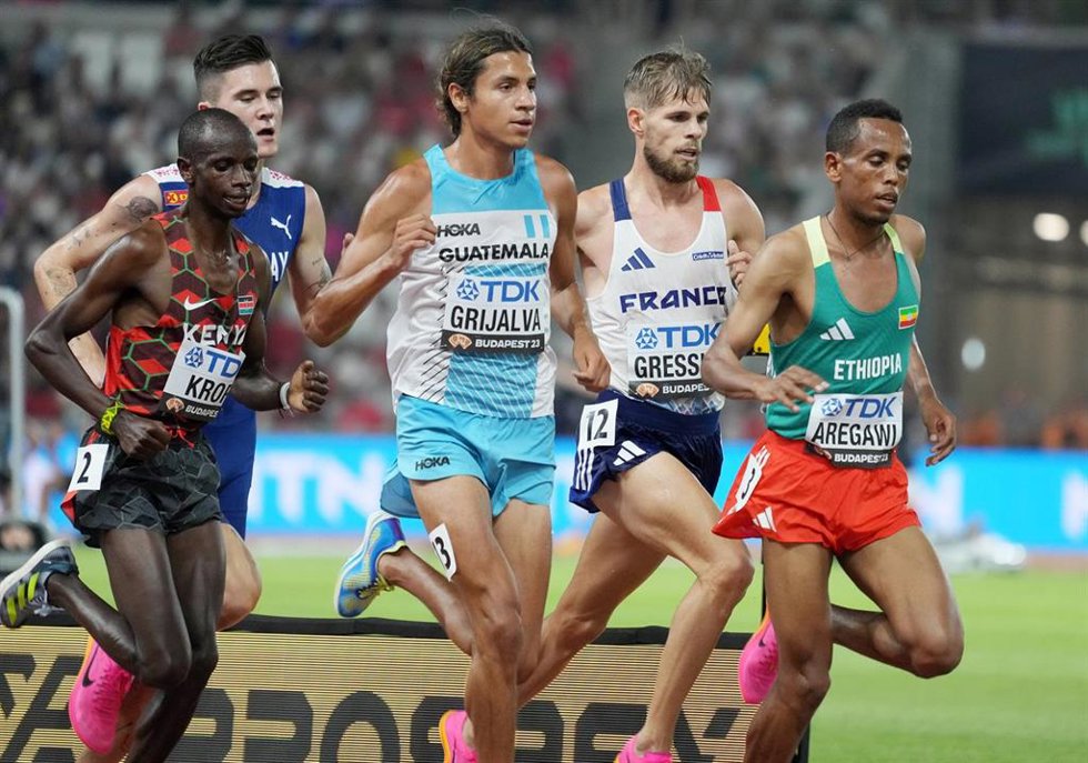 Archivo - El etíope Berihu Aregawi durante los 5.000 metros del Mundial de Budapest de 2023