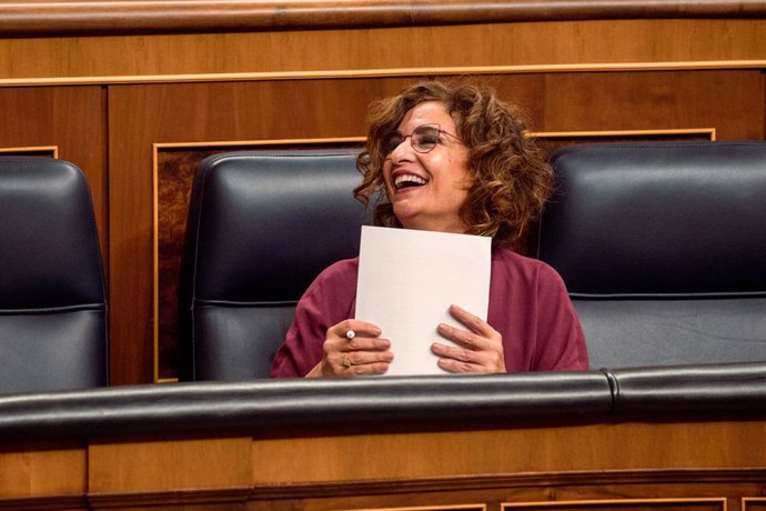 La vicepresidenta cuarta y ministra de Hacienda y Función Pública, María Jesús Montero, durante una sesión de control en el Congreso de los Diputados, a 20 de diciembre de 2023, en Madrid (España). Durante la sesión de control, el presidente del Gobiern