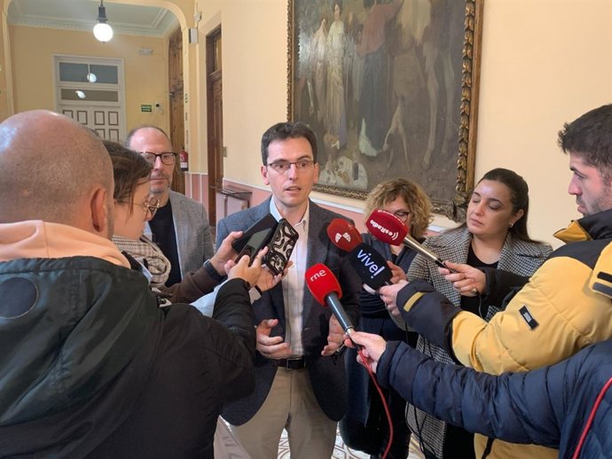 Pedro Herrero atiende a los medios.