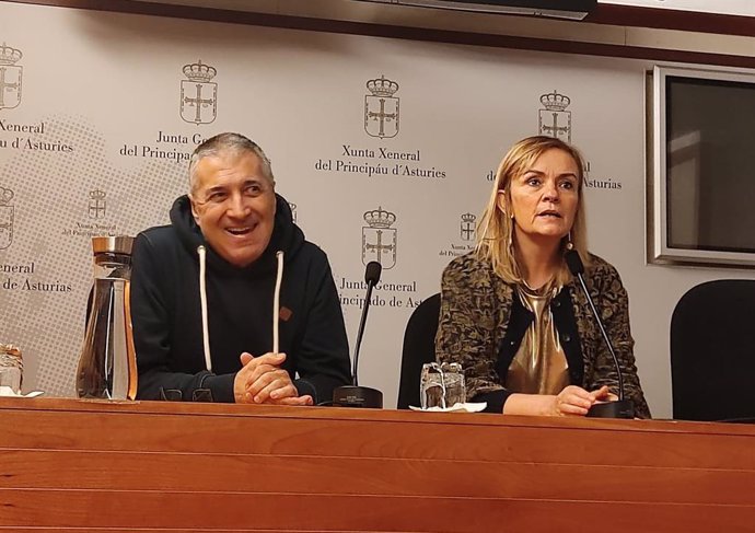 Xune Elipe y Covadonga Tomé en rueda de prensa.