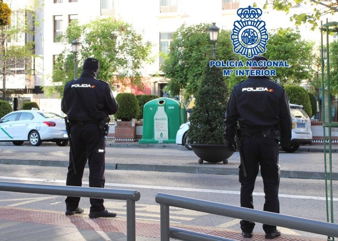 Agentes de Policía Nacional