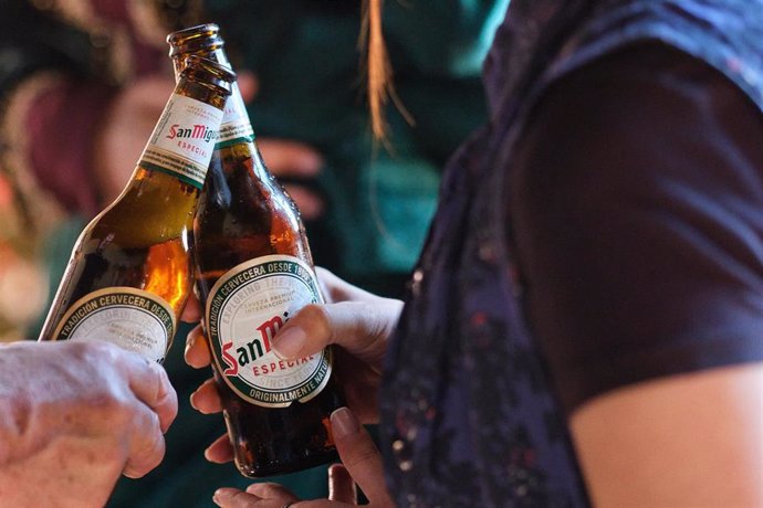 El plan perfecto para los españoles, disfrutar de unas cervezas con amigos y familiares