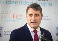 El delegado del Gobierno cree que las dimisiones "no resuelven" los efectos de la "mala gestión" de la Junta en sanidad