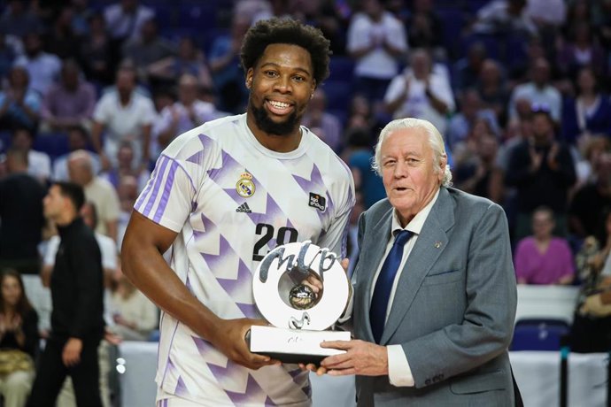 Archivo - Emiliano Rodríguez junto al francés Guerschon Yabusele