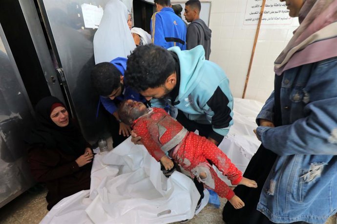 December 24, 2023, Dair El-Balah, Gaza Strip, Palestinian Territory: Relatives of the Palestinians died in Israeli attacks, mourn as they receive the dead bodies from the morgue of Al-Aqsa Hospital for burial in Dair El-Balah, Gaza on December 24, 2023