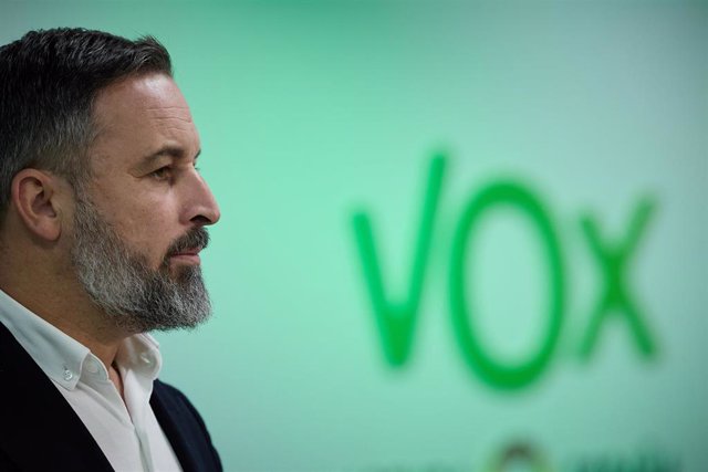 Archivo - El presidente de Vox, Santiago Abascal, ofrece una rueda de prensa en la sede nacional del partido, a 13 de noviembre de 2023, en Madrid (España).