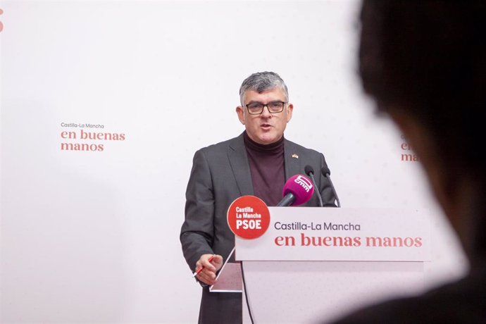 El presidente del Grupo Parlamentario Socialista en las Cortes, Ángel Tomás Godoy.