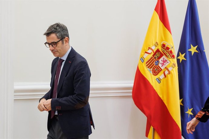 El ministro de la Presidencia, Justicia y Relaciones con las Cortes, Félix Bolaños, durante una reunión con la presidenta del Consejo General de la Abogacía Española, Victoria Ortega, durante una reunión, en el Palacio de Sonora, a 28 de diciembre de 2023