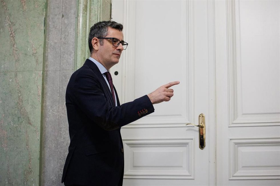 El ministro de la Presidencia, Justicia y Relaciones con las Cortes, Félix Bolaños, a su llegada a una rueda de prensa junto a la presidenta del Consejo General de la Abogacía Española, en el Palacio de Parcent, a 28 de diciembre de 2023, en Madrid (Esp