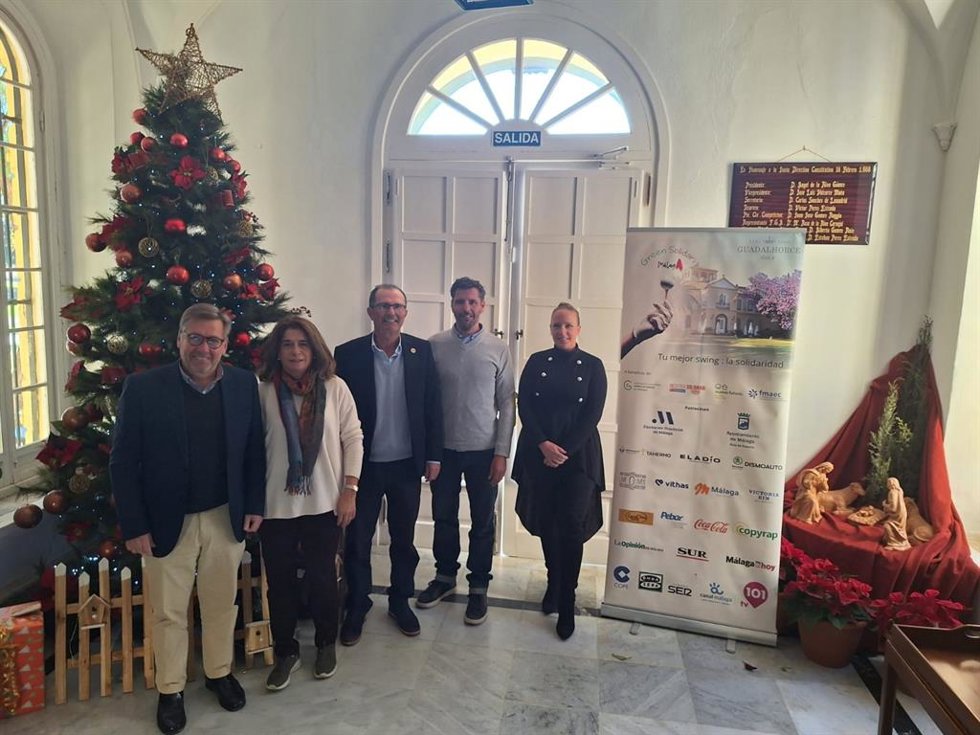 Ángel Gancedo, presidente del Club Guadalhorce con representantes de las cuatro asociaciones