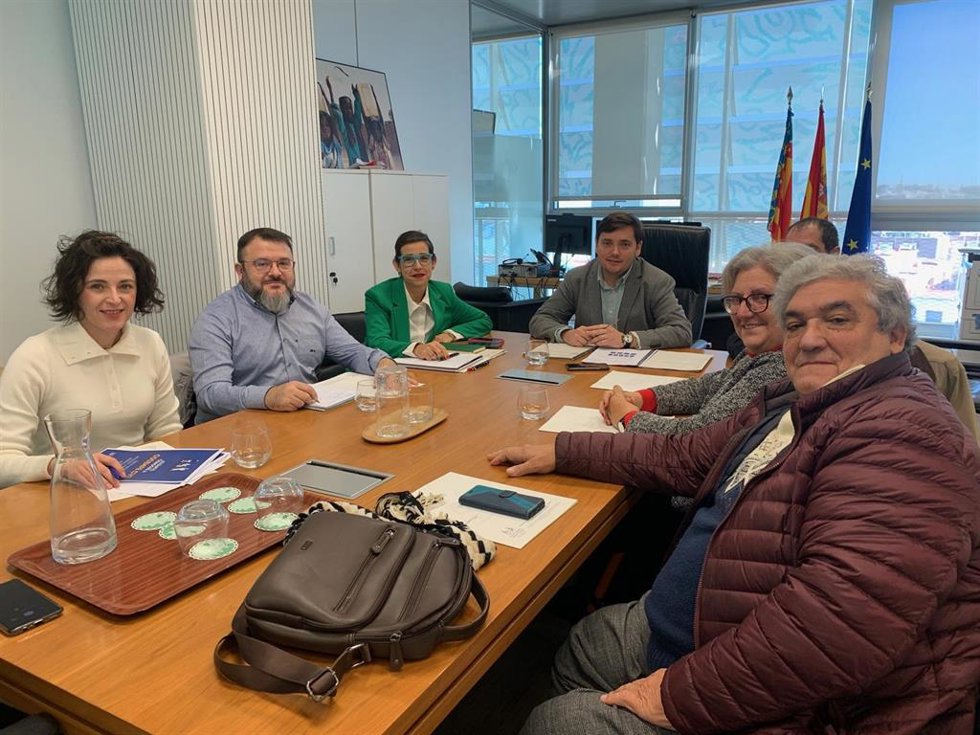 COCEMFE CV impulsa la creación de un decreto que regule el taxi adaptado en la Comunitat Valenciana