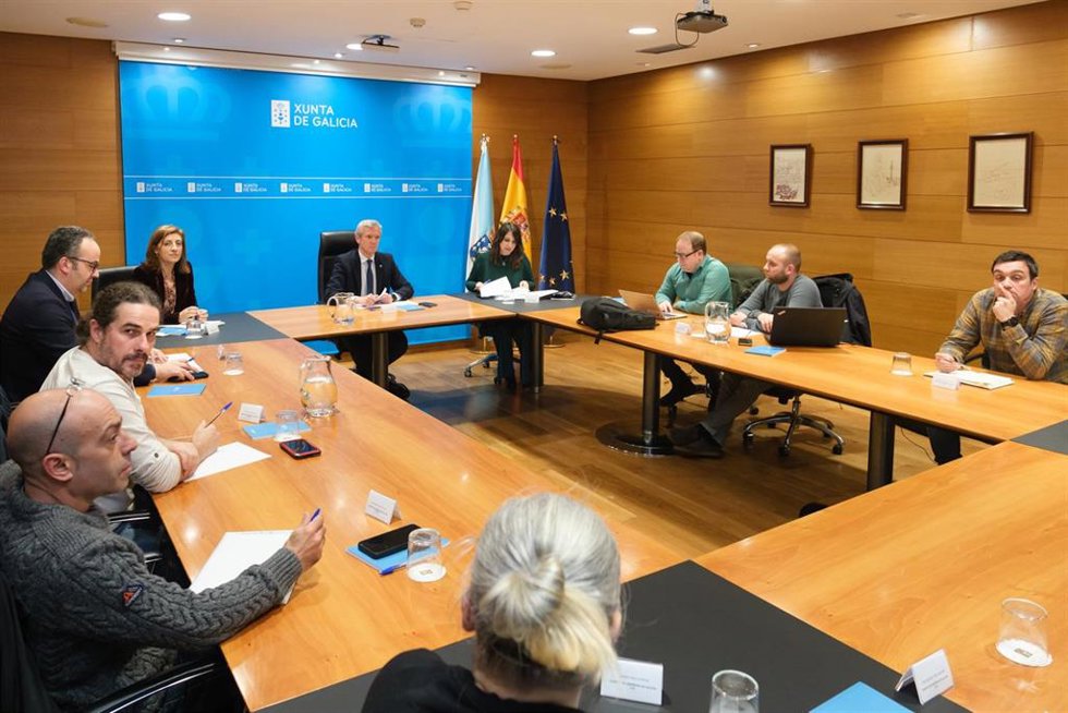 Reunión entre el presidente de la Xunta, Alfonso Rueda, la vicepresidenta segunda, Ángeles Vázquez, y la conselleira de Economía, María Jesús Lorenzana con el comité de empresa de Alcoa