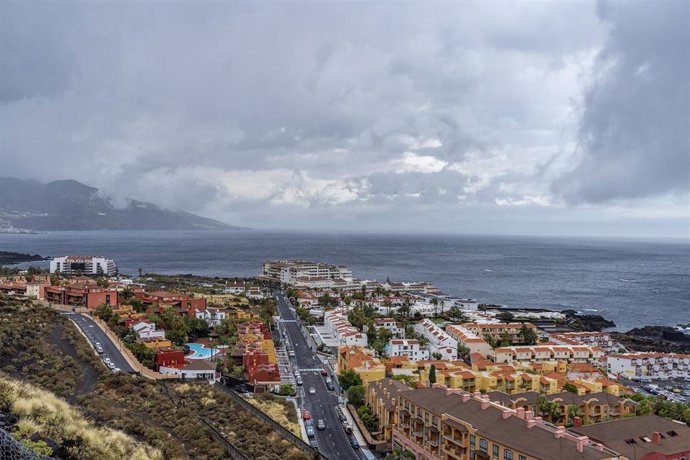 Archivo - Nubes bajas por la borrasca 'Óscar', a 6 de junio de 2023, en La Palma, Santa Cruz de Tenerife, Canarias (España). 