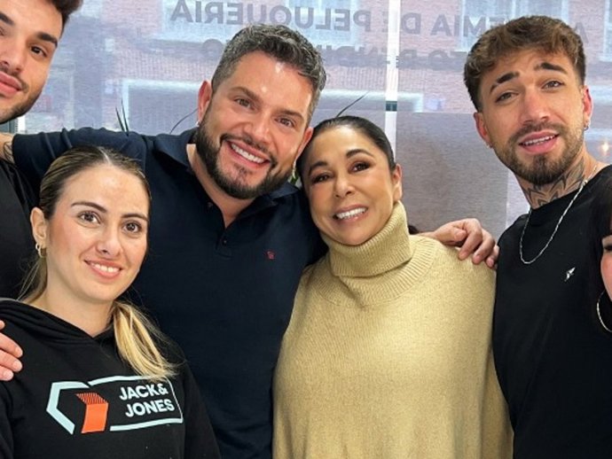 Isabel Pantoja, de lo más sonriente con Alberto Dugarte