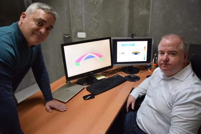 El profesor del departamento de Estructuras, Construcción y Expresión Gráfica de la UPCT,  Francisco Cavas, y el ingeniero industrial y profesor asociado Francisco Luis Sáez Gutiérrez