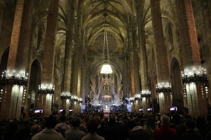 Vista general de la Catedral de Palma durante la Misa del Gallo.