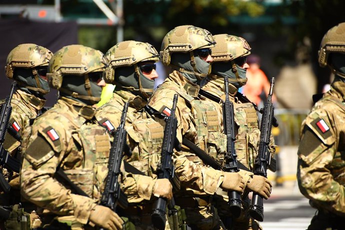 Archivo - Militares del Ejército de Polonia durante un desfile en la capital, Varsovia (archivo)