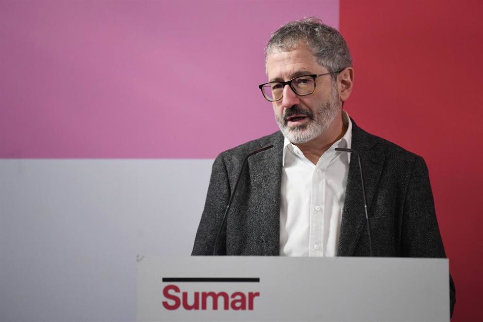 El diputado de Sumar Carlos Martín durante una rueda de prensa, en el Espacio Rastro, en Madrid (España).