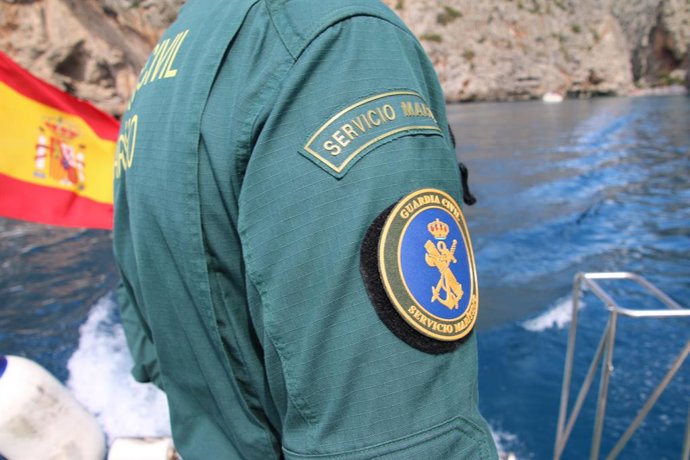 Archivo - Arxivo - Un agent de Servei marítim de la Gurdia Civil. Arxiu.