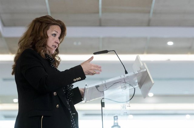 La consejera de Sanidad, Fátima Matute visita el Centro de Salud Tres Cantos