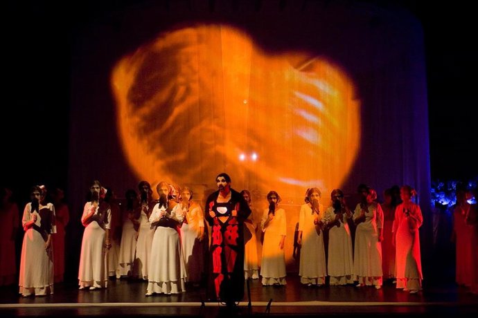 Archivo - Representación de 'Carmina Burana' de La Fura dels Baus