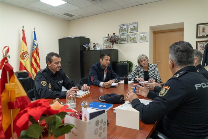 La consellera de Justicia e Interior se reúne con la Policía