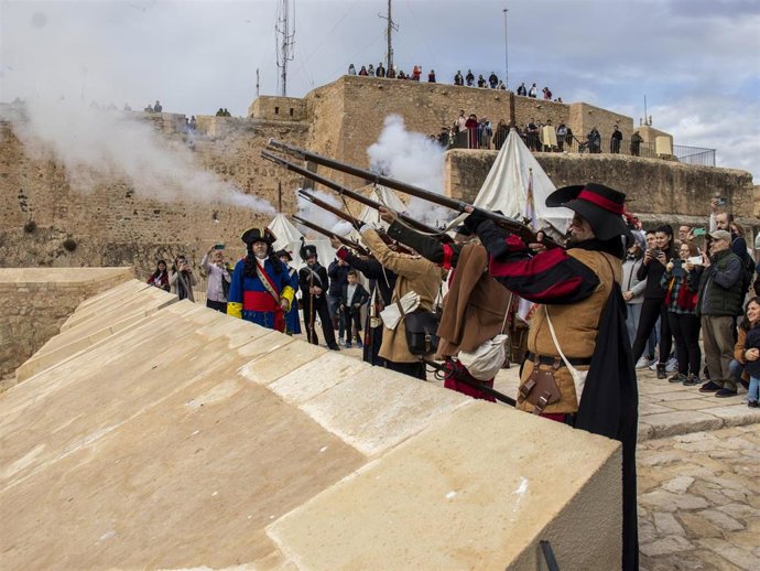 Archivo - Visita teatralizada al Castillo de Santa Bárbara