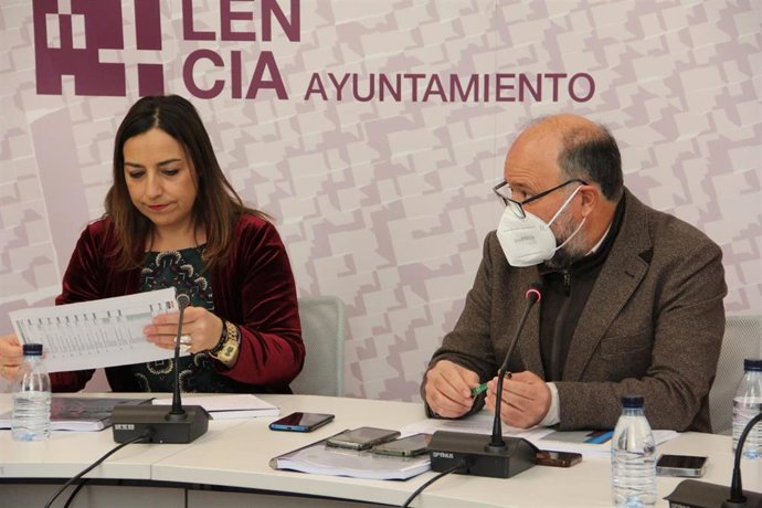 La alcaldesa y  el concejal de Hacienda de Palencia.