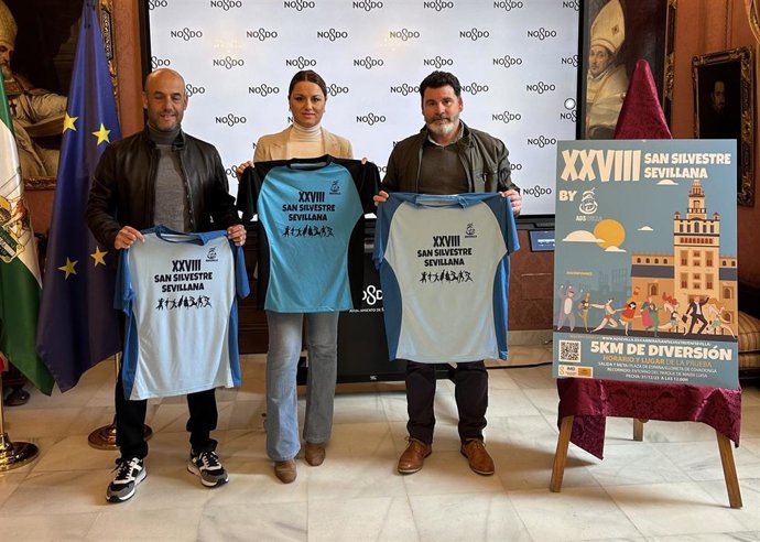 Presentación de la San Silvestre sevillana, en el Ayuntamiento, con la delegada municipal Minerva Salas en el centro.
