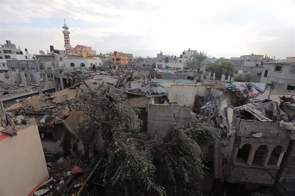 Daños causados por un bombardeo del Ejército de Israel contra el campamento de refugiados de Al Maghazi, en la Franja de Gaza (archivo)