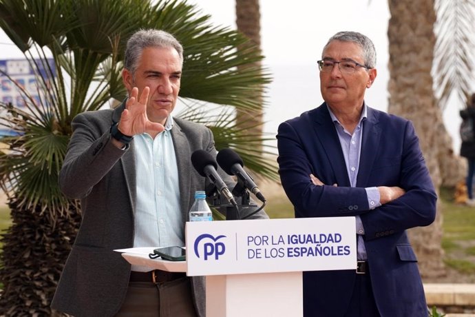 El vicesecretario de Coordinación Autonómica y Local del PP y diputado por Málaga, Elías Bendodo, junto al presidente de la Diputación de Málaga, Francisco Salado.