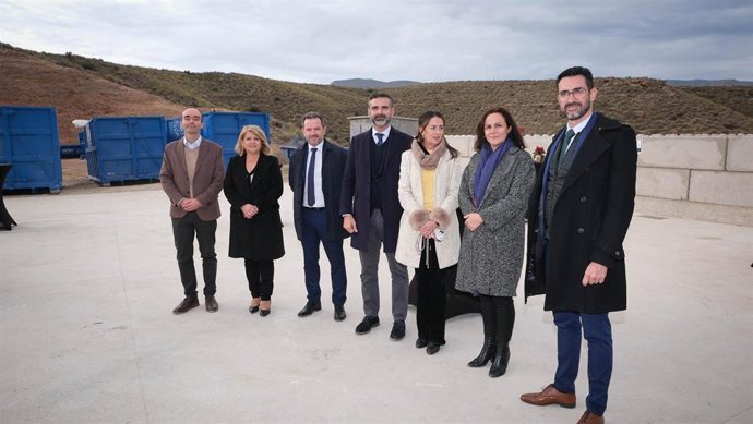 El consejero de Sostenibilidad de la Junta de Andalucía, Ramón Fernández-Pacheco, participa en la inauguración del Complejo Ambiental de Gádor (Almería).