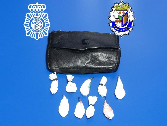 Monedero con los envoltorios de cocaína intervenidos en la inspección