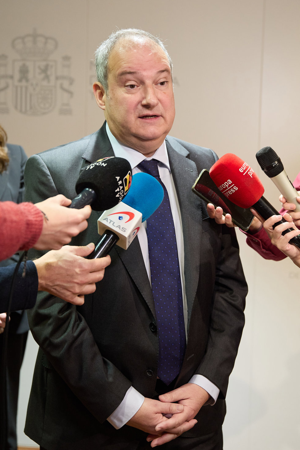 El ministro de Industria y Turismo, Jordi Hereu, atiende a los medios de comunicación tras la Conferencia Sectorial de Turismo, en la sede del Ministerio de Industria y Turismo, a 29 de diciembre de 2023, en Madrid (España). La Conferencia Sectorial de 