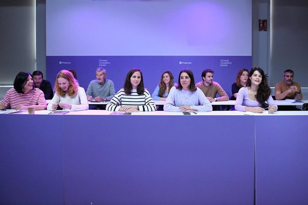 Archivo - (I-D) La eurodiputada y responsable de la Secretaría Internacional de Podemos, Idoia Villanueva, la secretaria de Organización de Podemos, Lilith Verstrynge, la secretaria general de Podemos, Ione Belarra, la exministra de Igualdad, Irene Mont