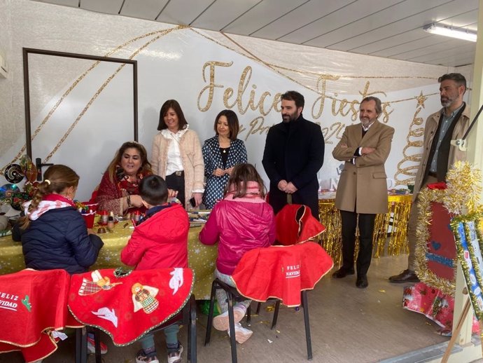Taller de adornos de Navidad organizado por el Ayuntamiento de Granada e Inagra
