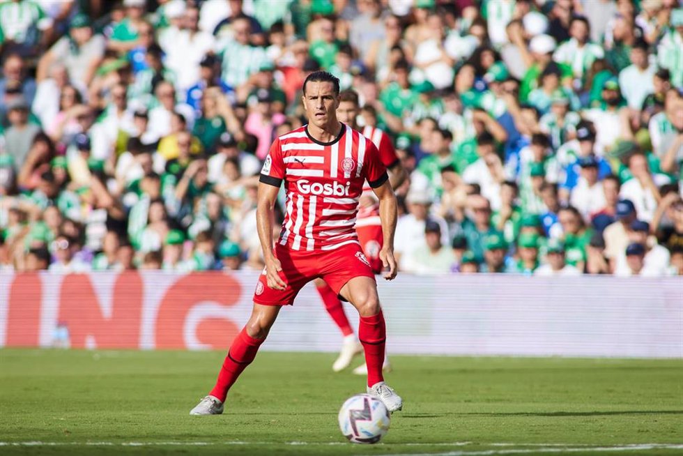 Archivo - Bernardo Espinosa, durante un partido con el Girona FC.