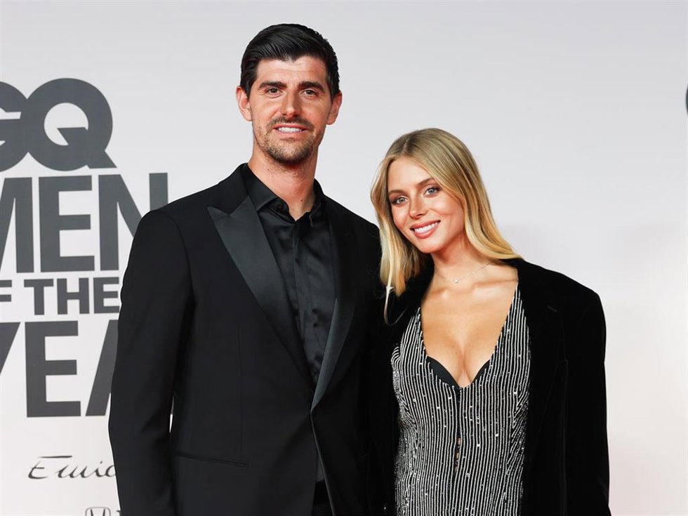Thibaut Courtois y Mishel Gerzig en la gala de premios GQ Hombres del Año 2023 en el Pabellón Satélite Casa de Campo a 30 de Noviembre de 2023 en Madrid (España).
