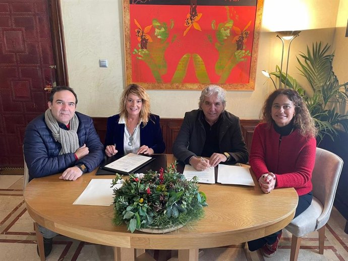 El Ayuntamiento de Huelva firma un convenio de colaboración con la Asociación Arrabales.