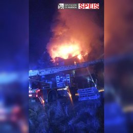 Incendio en una vivienda unifamiliar en Sahún (Huesca).