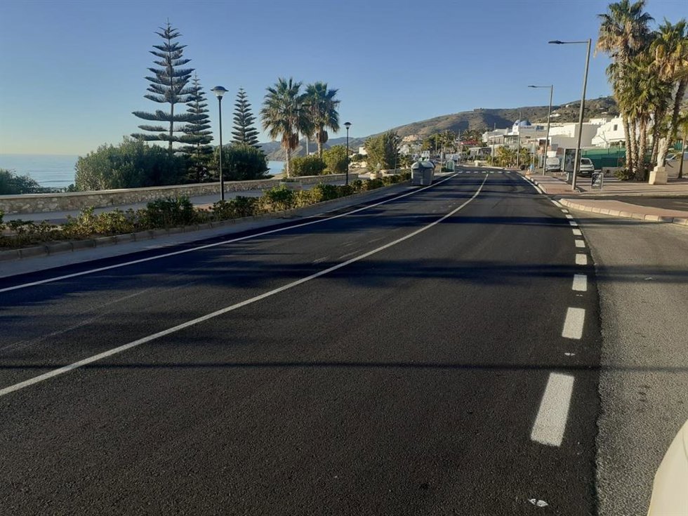 Carretera AL-5107 que conecta los municipios de Carboneras, Garrucha y Mojácar (Almería).