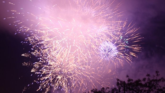 Archivo - Fuegos artificiales (archivo)