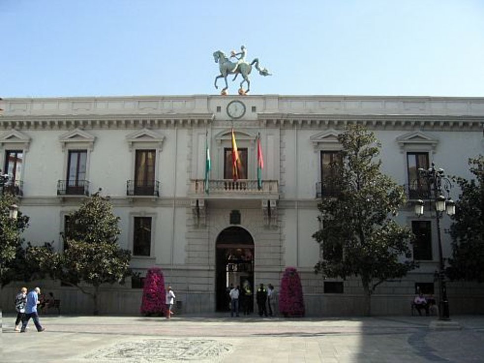 Archivo - Fachada del Ayuntamiento de Granada