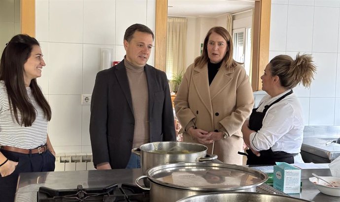 El alcalde de Albacete, Manuel Serrano, visitando el Cotolengo