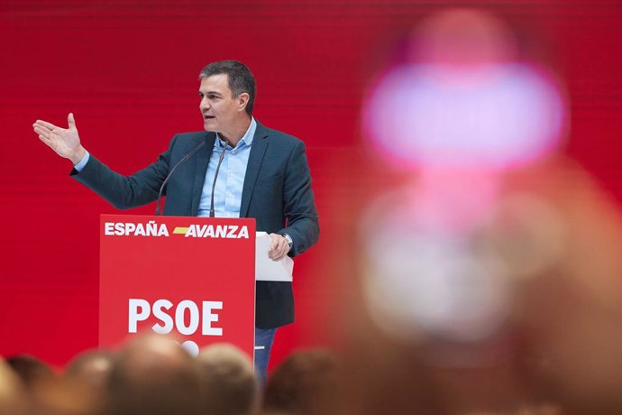 Archivo - El secretari general del PSOE i president del Govern central, Pedro Sánchez, intervé durant un acte del PSOE
