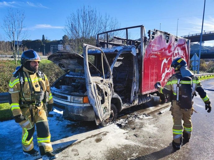 Vehículo incendiado
