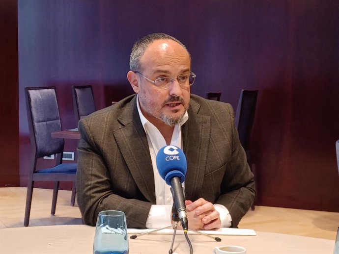 El president del PP a Catalunya, Alejandro Fernández, en el programa 'Converses de Cope Catalunya i Andorra'
