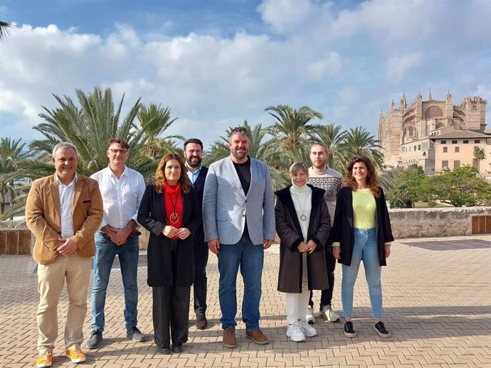 El coordinador general de MÉS, Lluís Apesteguia, el diputado de EH Bildu Jon Iñarritu, la expresidenta del Parlament catalán, Carme Forcadell, y la consellera de Presidencia de Cataluña, Laura Vilagrà, entre otros, celebran la Diada de Mallorca