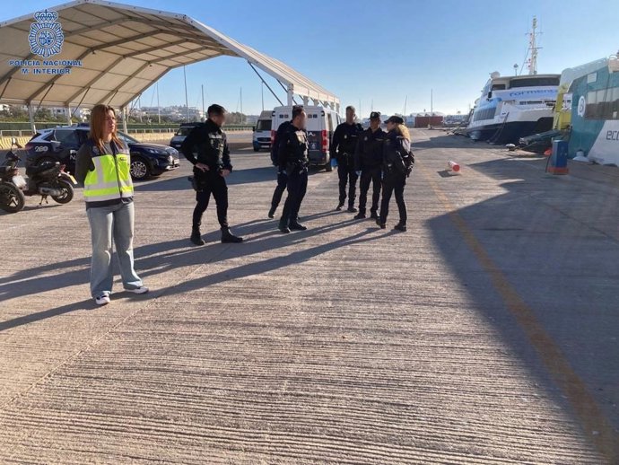 La Policía Nacional detiene al patrón de una patera que transportó a 12 migrantes a Ibiza
